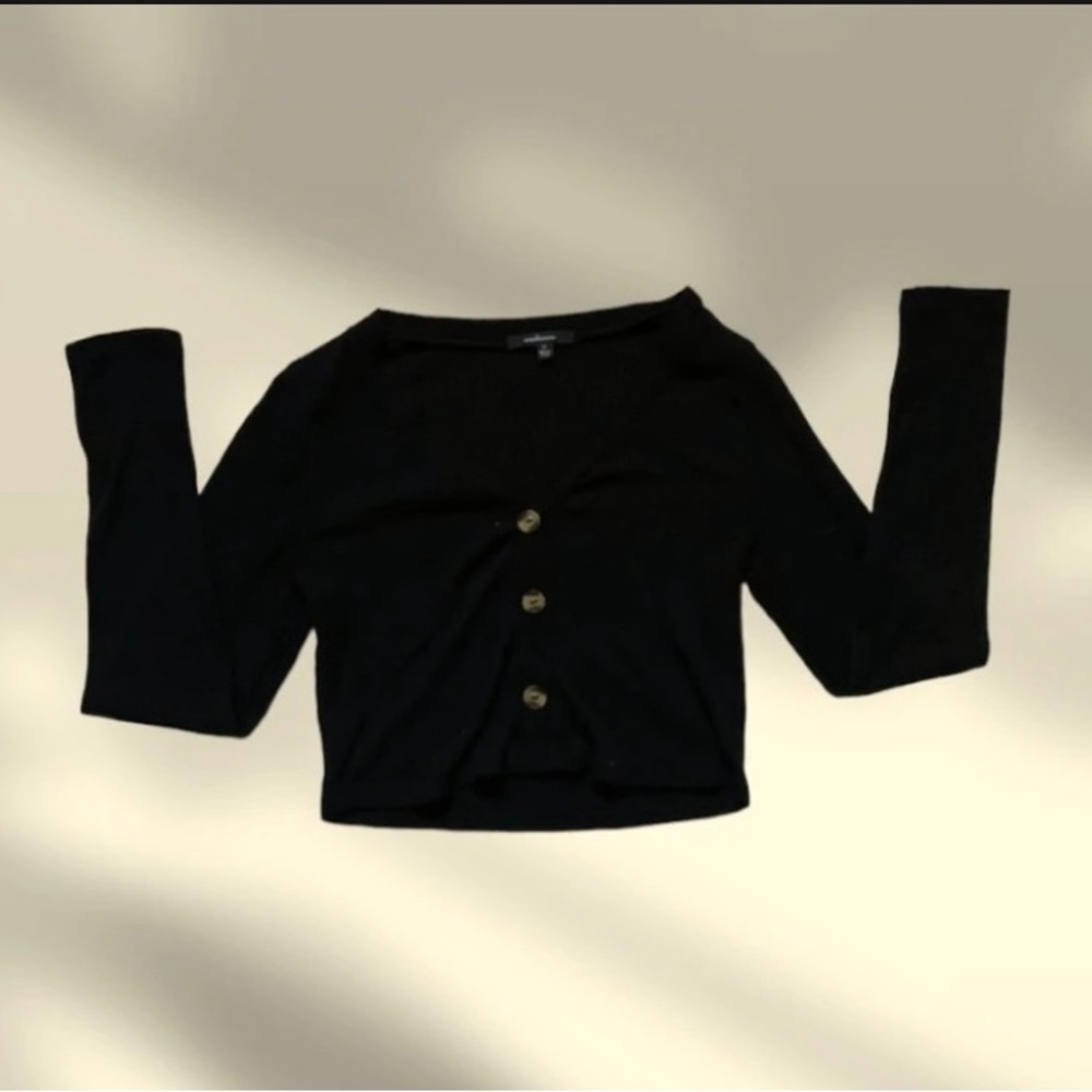 ⭐️Warm long sleeve crop top with buttons!⭐️